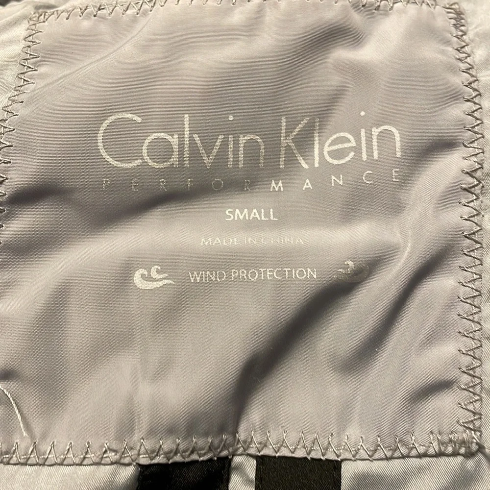 Calvin Klein performance puffer vest jacket in Ice - Picture 8 of 9